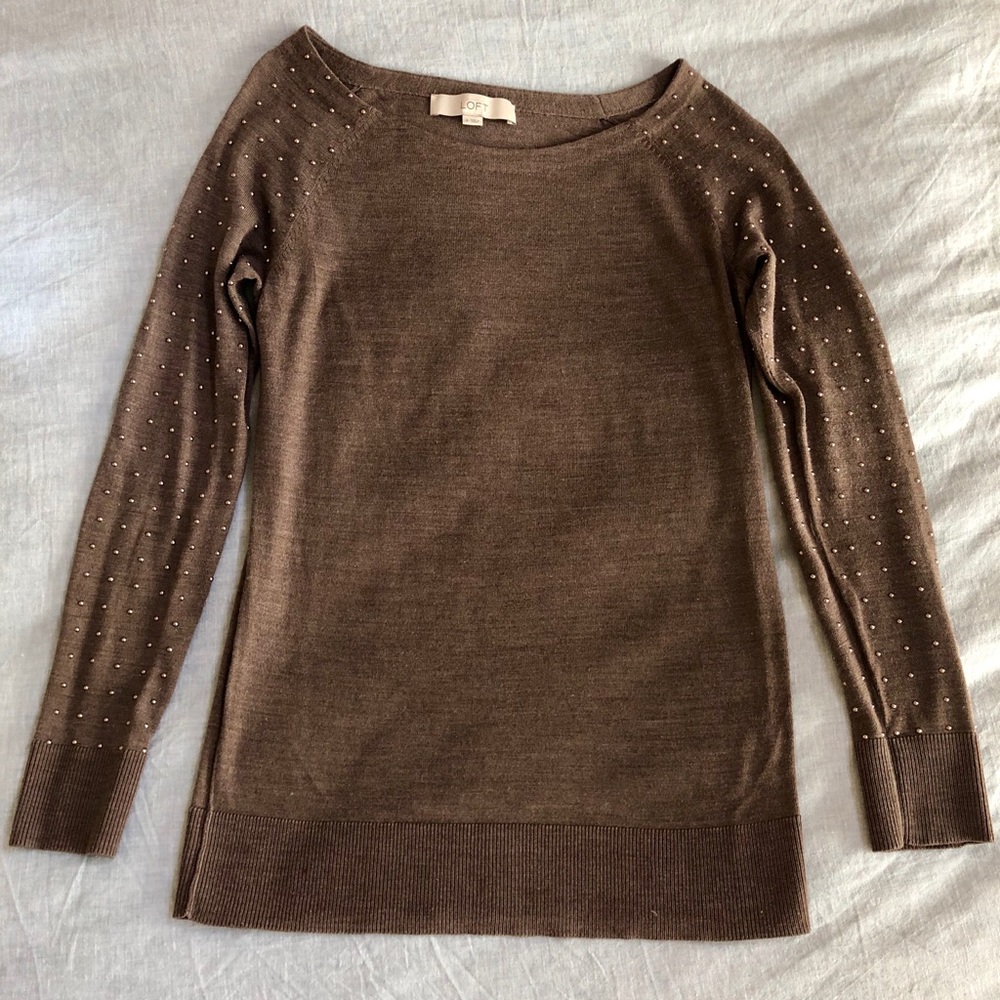 LOFT Cute detailed long sleeve shirt!